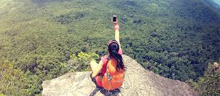 girl-remote-area-with-no-signal girl-remote-area-with-no-signal