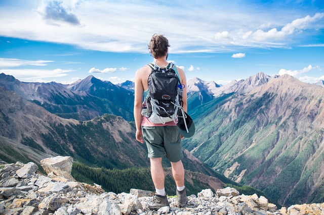 hiking-with-satellite-phones